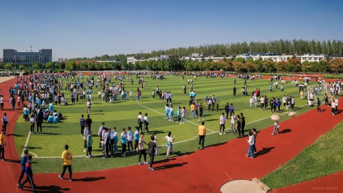 201909【五中社團喜迎新 莘莘學(xué)子顯風(fēng)采——阜陽五中舉行2019年社團納新大會】2000k 阜陽日報 阜陽發(fā)布 特約攝影 凡偉 18844908911-11 (2)_conew1.jpg