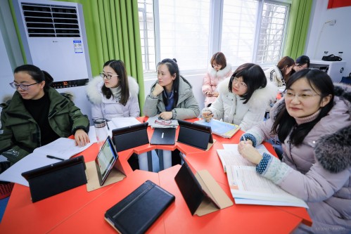 201903【阜陽(yáng)五中第八屆青年教師創(chuàng)新大賽】潁州晚報(bào) 阜陽(yáng)日?qǐng)?bào) 阜陽(yáng)發(fā)布 特約攝影記者 凡偉 18844908911 (4)_conew1.jpg