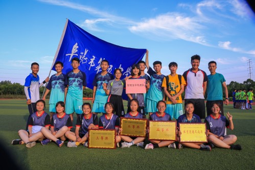 202006【捷報遲來，歡喜不減——我校學(xué)生收獲國家級榮譽】潁州晚報 阜陽日報 特約攝影記者 凡偉 188449089112_conew1.jpg