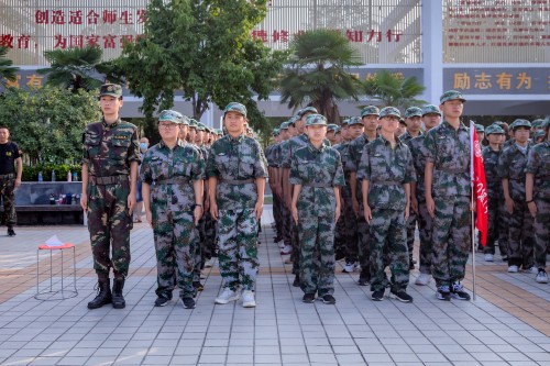 1599030109273208.jpg 202008【班級合照 2020級軍訓閉幕式阜陽五中】潁州晚報 阜陽日報 特約攝影記者 凡偉 18844908911_conew1.jpg