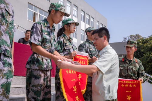 1599030166855127.jpg 202008【2020級軍訓閉幕式 阜陽五中】潁州晚報 阜陽日報 特約攝影記者 凡偉 18844908911-14_conew1.jpg