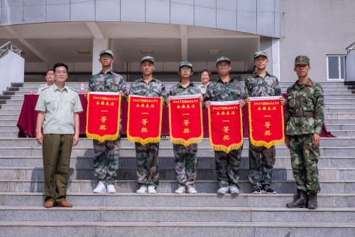 1599030183118074.jpg 202008【2020級軍訓閉幕式 阜陽五中】潁州晚報 阜陽日報 特約攝影記者 凡偉 18844908911-15_conew1.jpg