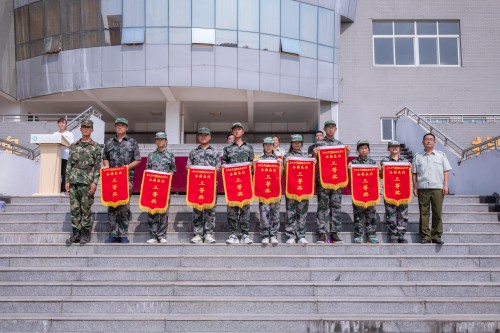 1599030191911800.jpg 202008【2020級軍訓閉幕式 阜陽五中】潁州晚報 阜陽日報 特約攝影記者 凡偉 18844908911-11_conew1.jpg