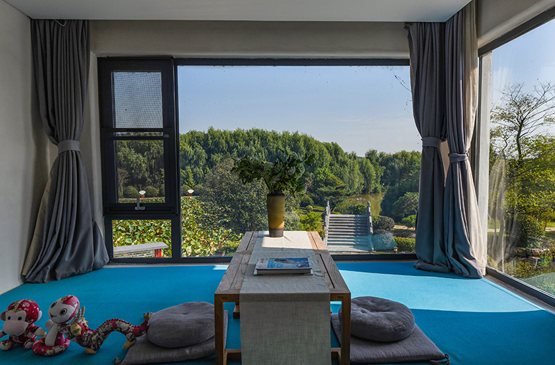 位于四頂山腳下的四頂山居，推窗見景，望山親水。吳芳攝