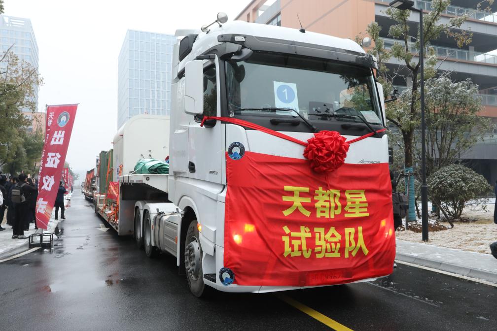 “天都一號(hào)”“天都二號(hào)”試驗(yàn)衛(wèi)星從安徽合肥出發(fā)。新華社記者吳慧珺 攝