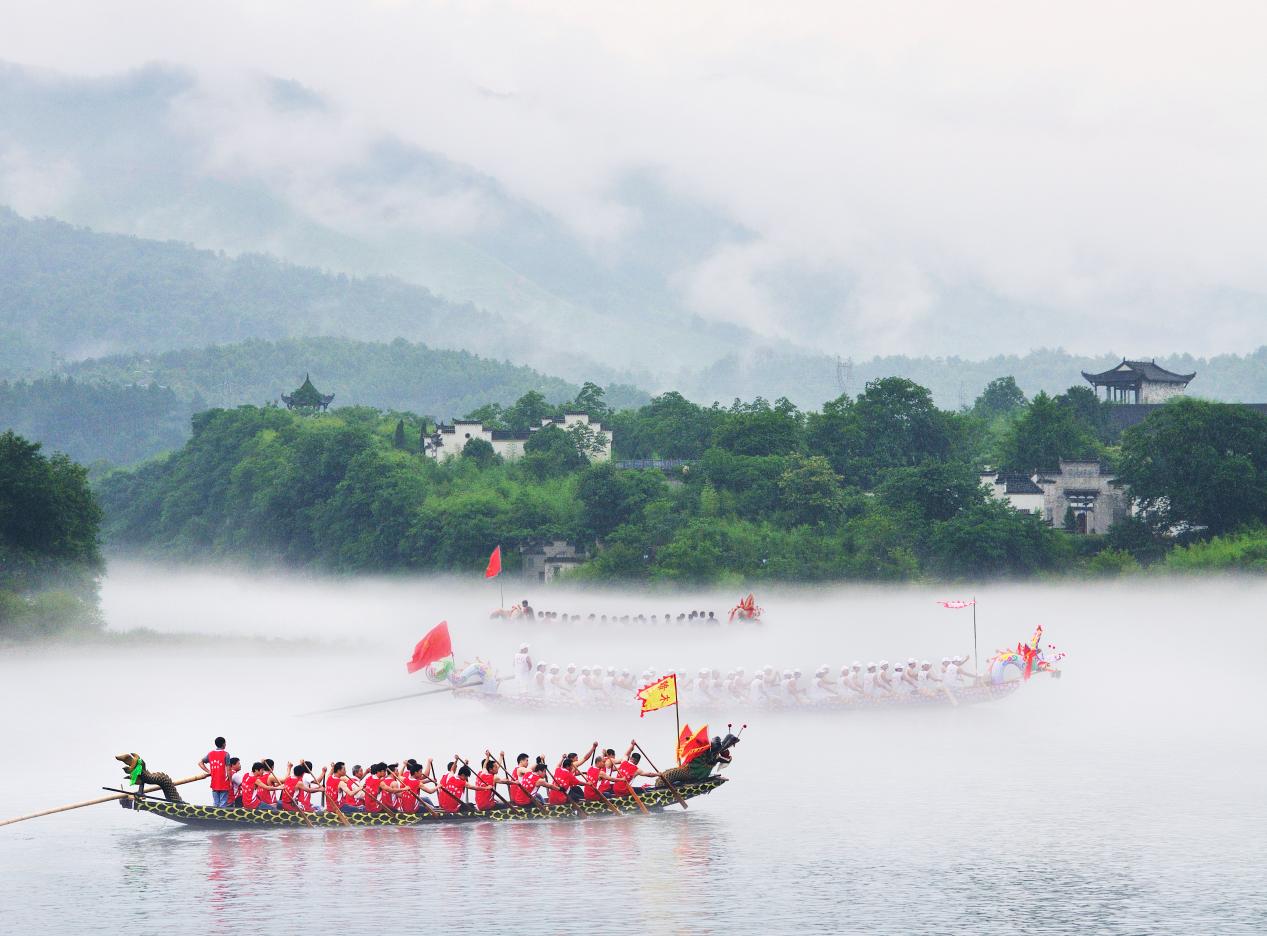 涇縣桃花潭龍舟賽。宣城市委宣傳部供圖