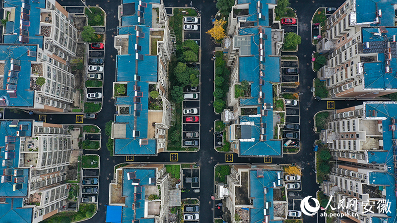 俯瞰煥然一新的御景苑小區(qū)。人民網(wǎng)記者 張俊攝