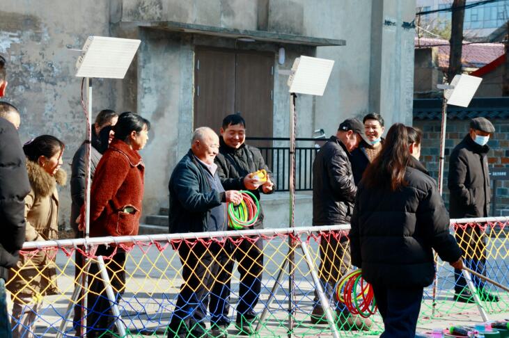 市民前來六尺巷景區(qū)游玩。 六尺巷景區(qū)供圖